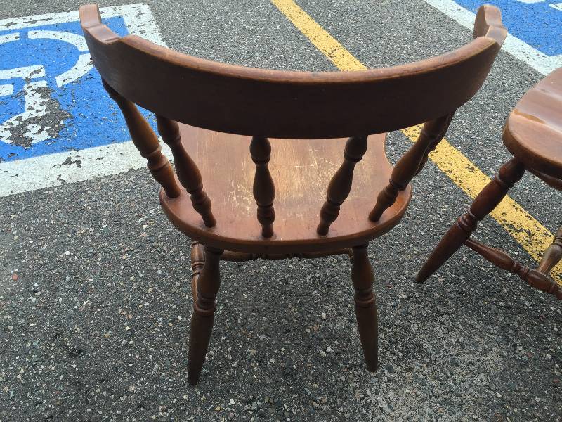 lot 3 image: Lot of 10 wooden Chairs