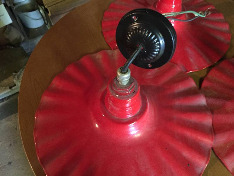 lot 10 image: Lot of 3 Light fixtures