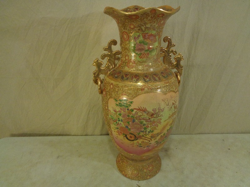 lot 17 image: Large Porcelain Vase Marked Satsuma