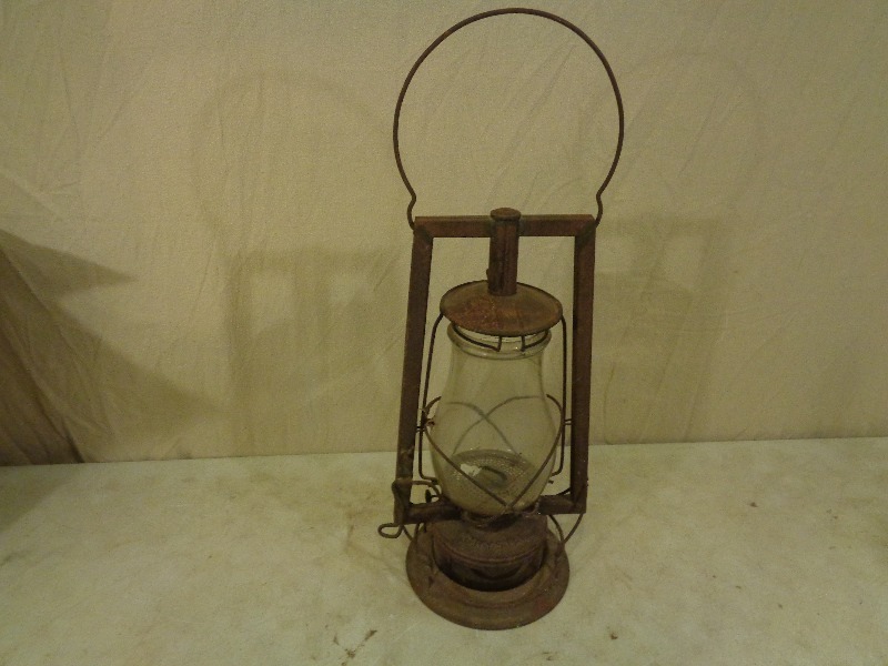 lot 25 image: Old Dietz Crystal Lantern