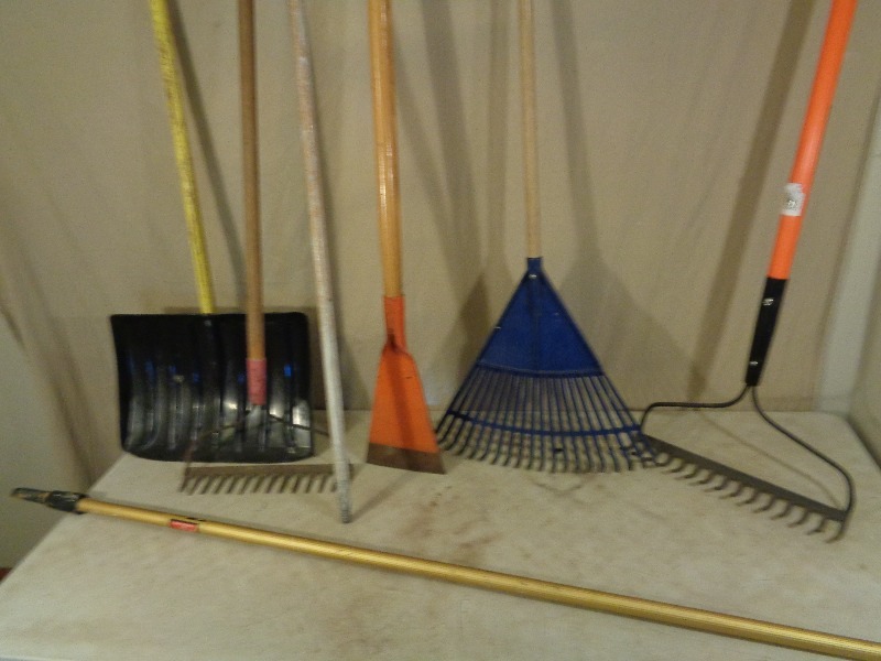 lot 61 image: Long Handle Tools