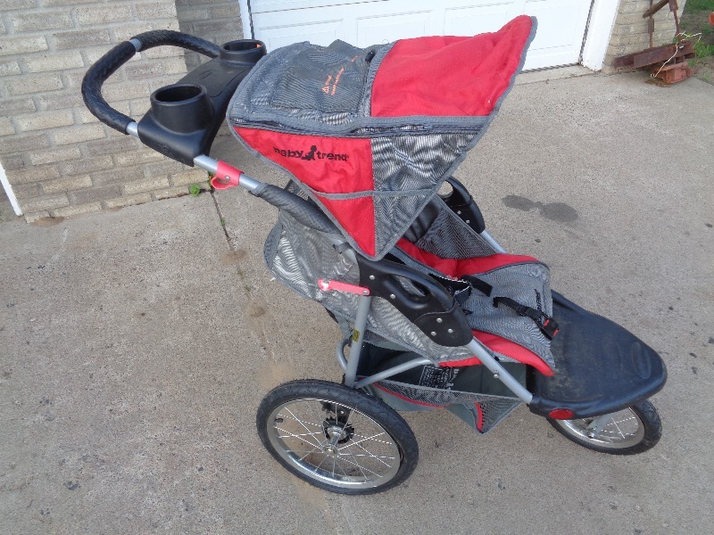 lot 82 image: Baby Trend Expedition Jogging Stroller