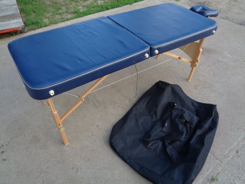 lot 83 image: Portable Massage Table