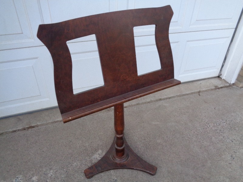 lot 85 image: Vintage Wood Music Stand