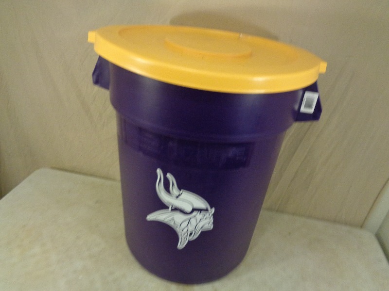 lot 109 image: MN Vikings Rubbermaid Brute