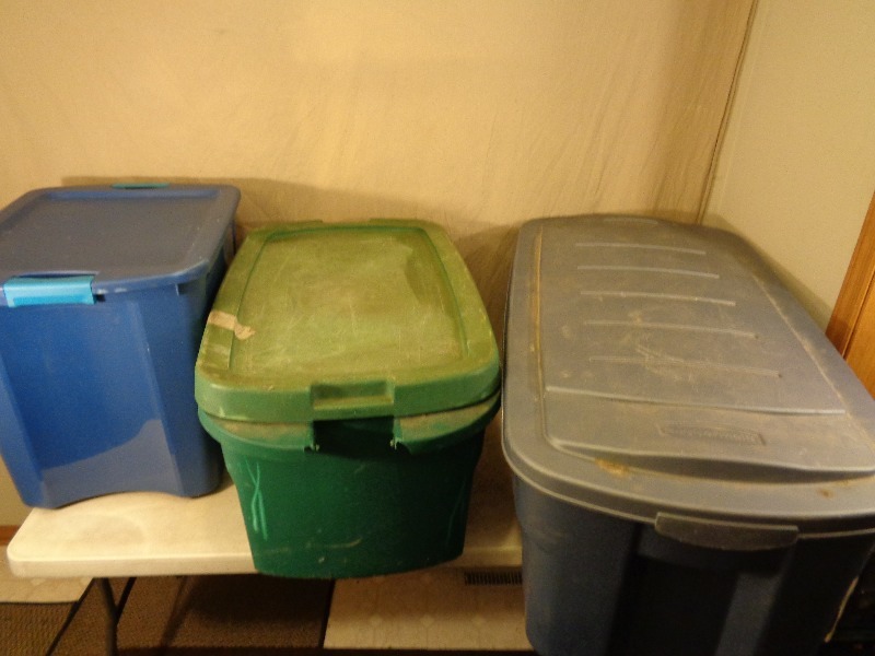 lot 117 image: 3 Totes with Lids