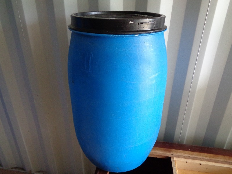 lot 113 image: Medium Plastic Barrel  Drum with Lid
