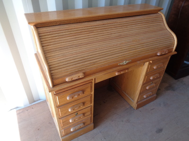 lot 11 image: Roll Top Desk
