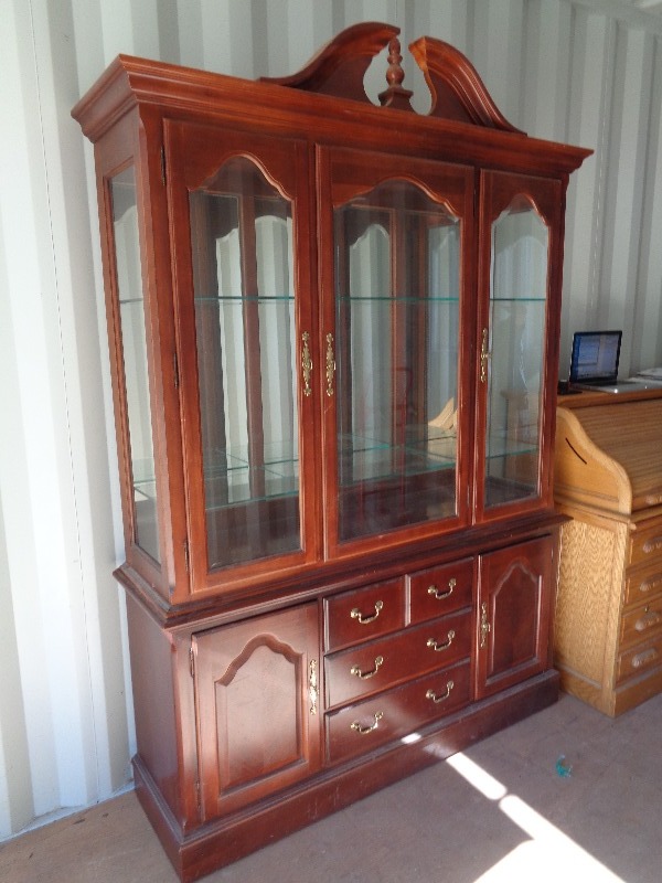 lot 10 image: 2 Pc Hutch by Thomasville