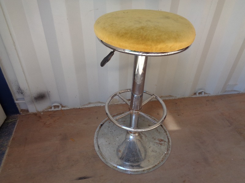 lot 92 image: Adjustable Stool