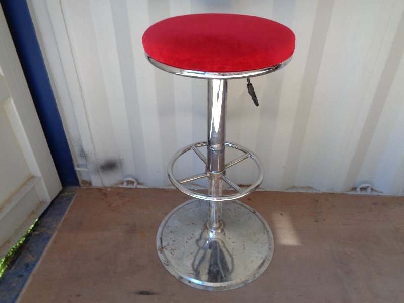 lot 93 image: Adjustable Stool