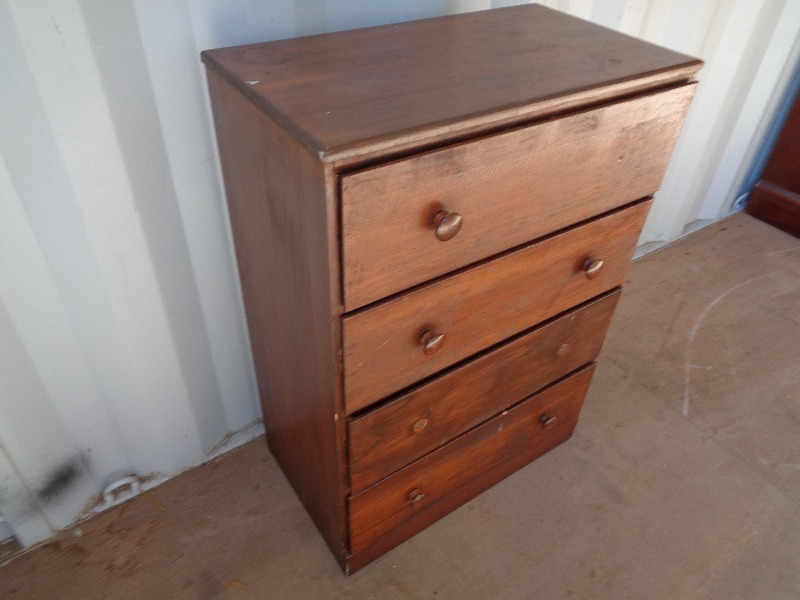 lot 89 image: 4 Drawer Dresser