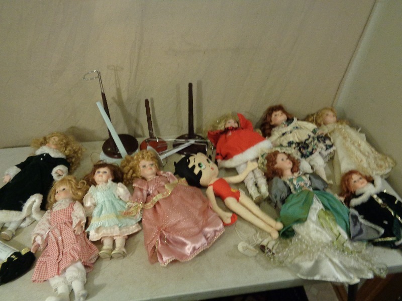lot 148 image: Porcelain Dolls