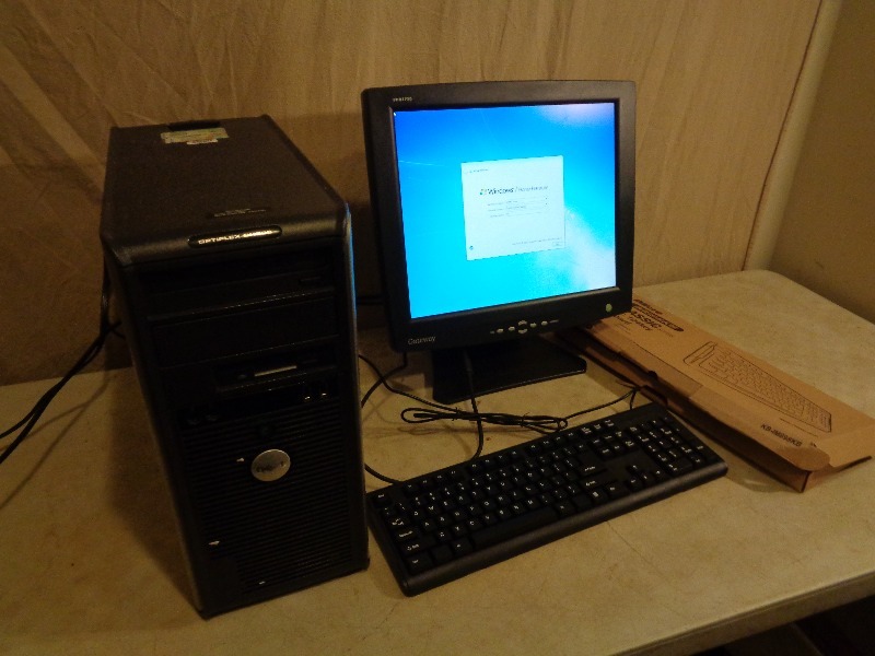 lot 149 image: Dell Desktop Computer