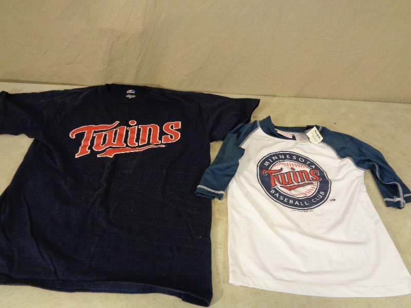 lot 154 image: Mn Twins Shirts