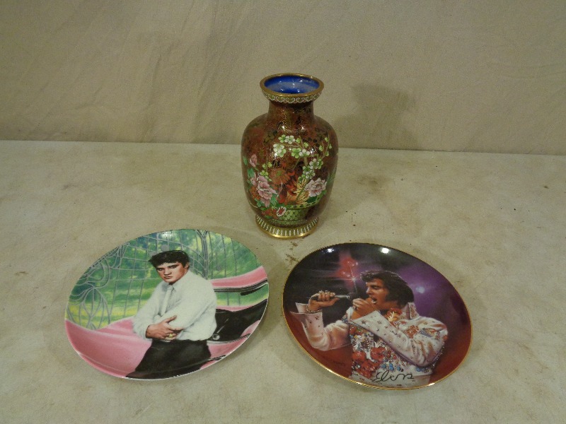 lot 162 image: Elvis Collector Plates and Vase