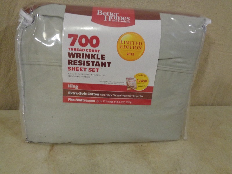 lot 163 image: New 700 Thread Count Sheet Set