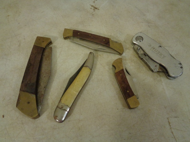lot 195 image: Assorted Knives