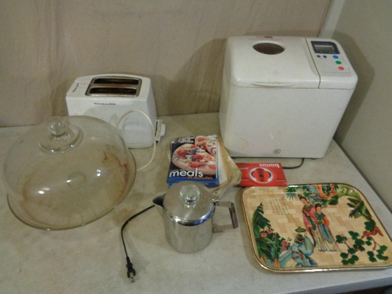 lot 204 image: Kitchen Items