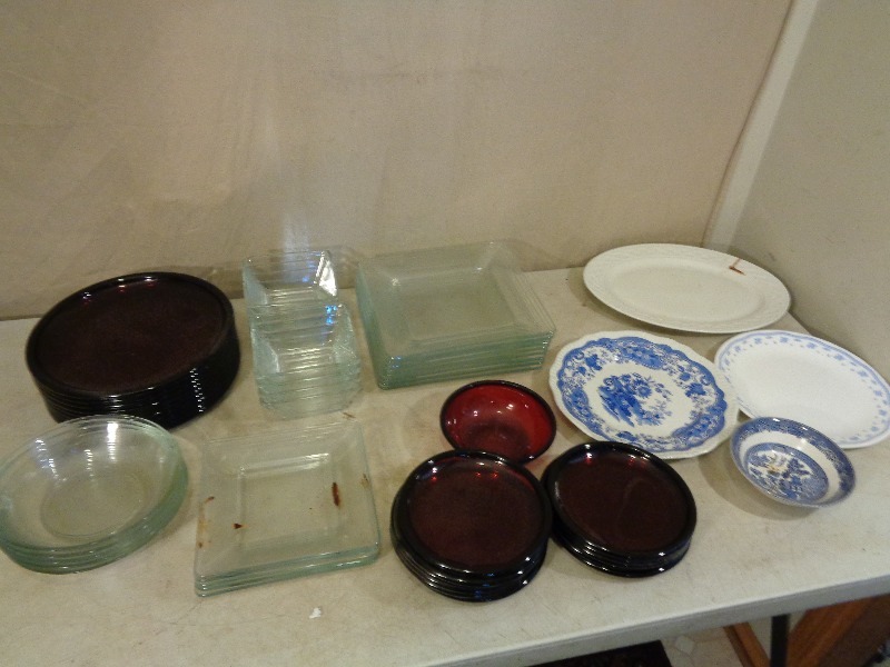 lot 208 image: Dish Sets and More