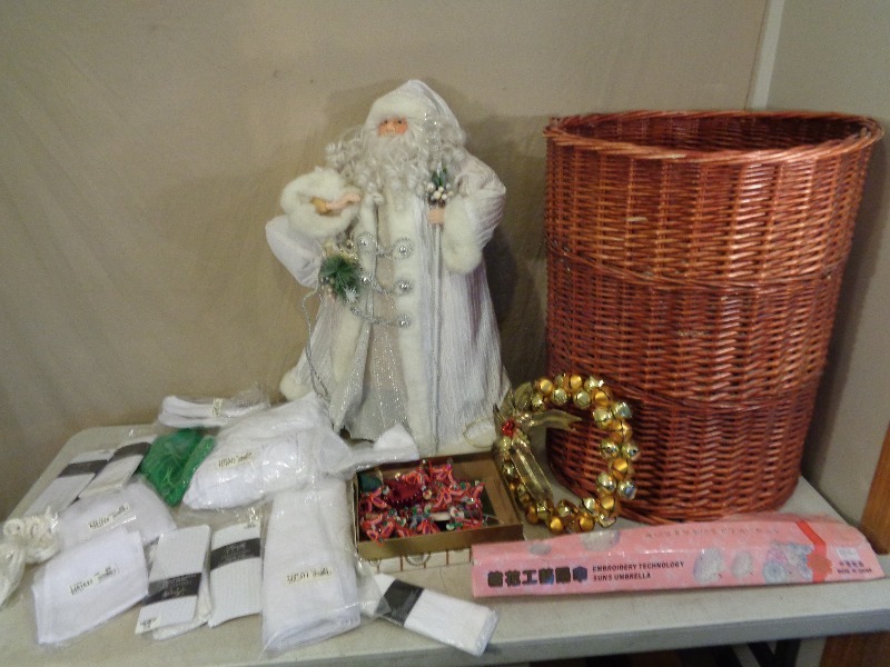 lot 210 image: Household Items