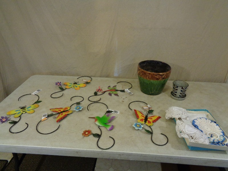 lot 214 image: Planters and More