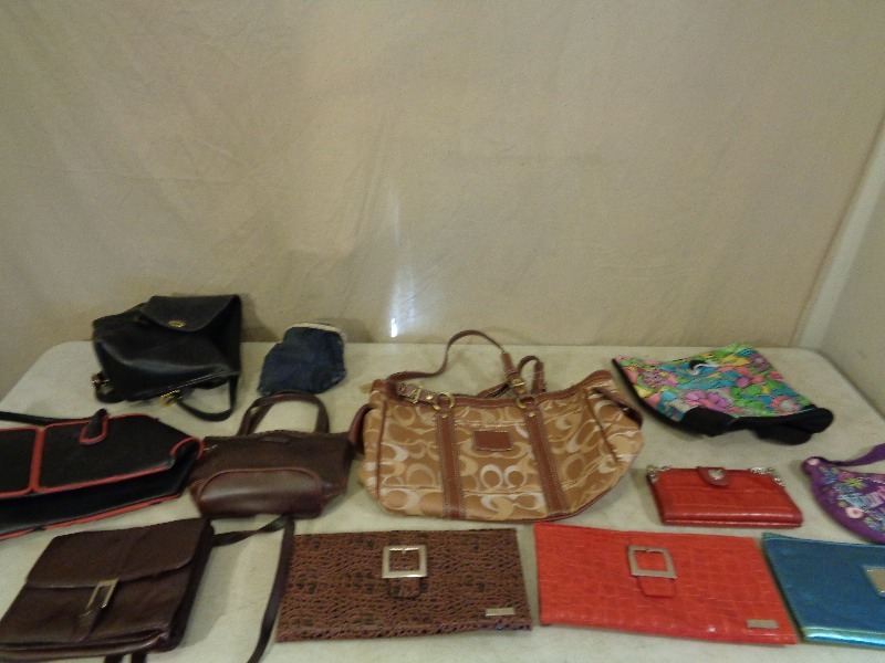 lot 224 image: Purses and Wallets