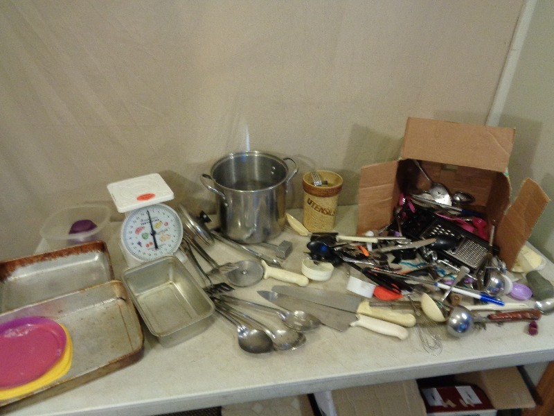 lot 240 image: Utensils, Silverware, and Kitchen Items