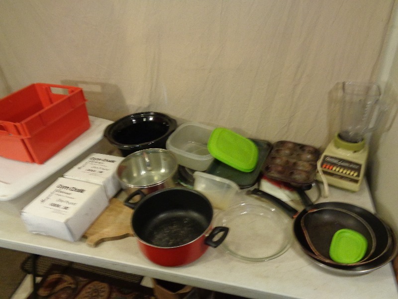 lot 250 image: Pyrex Glass Pie Pan, Pots, Pans, and More