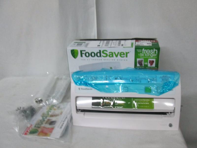 FoodSaver Vertical Design Vacuum Sealing System