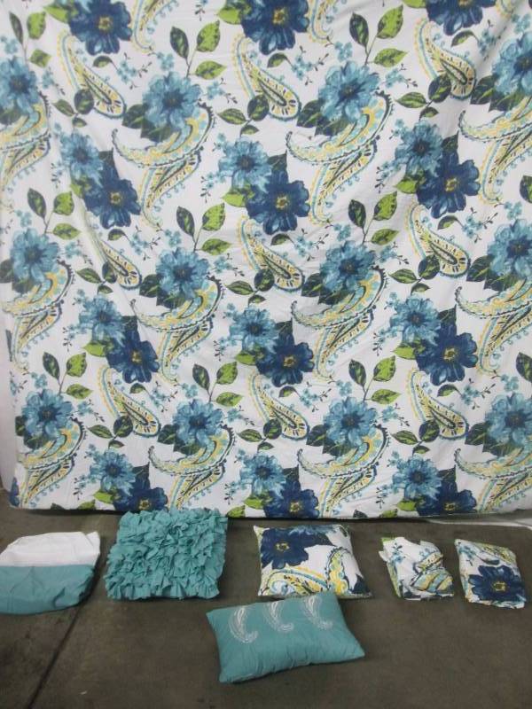 Alcove Floral Paisley 7-pc. Comforter Set - Queen