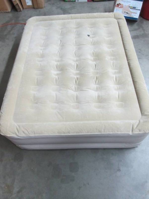 Serta Queen 18 Raised Airbed w Neverflat Pump