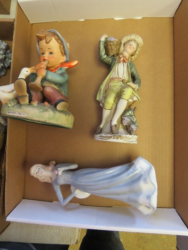 Figurines