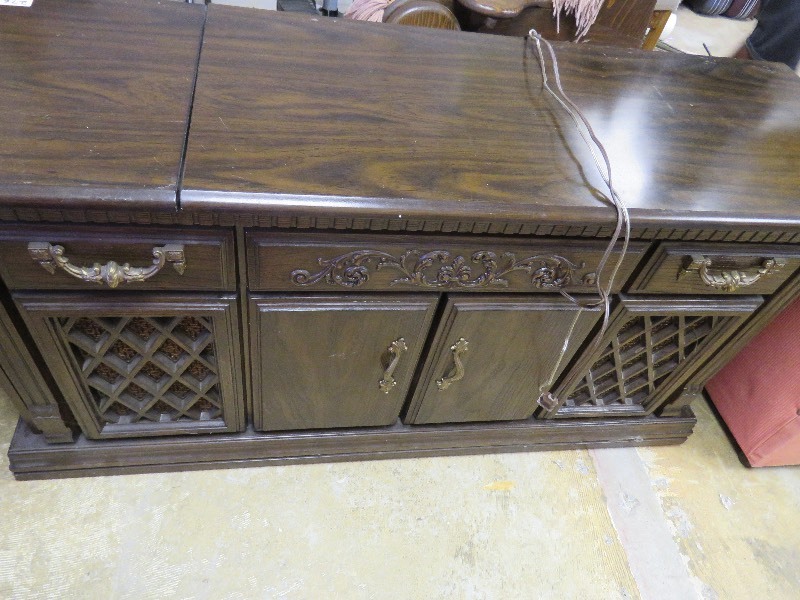 Stereo cabinet