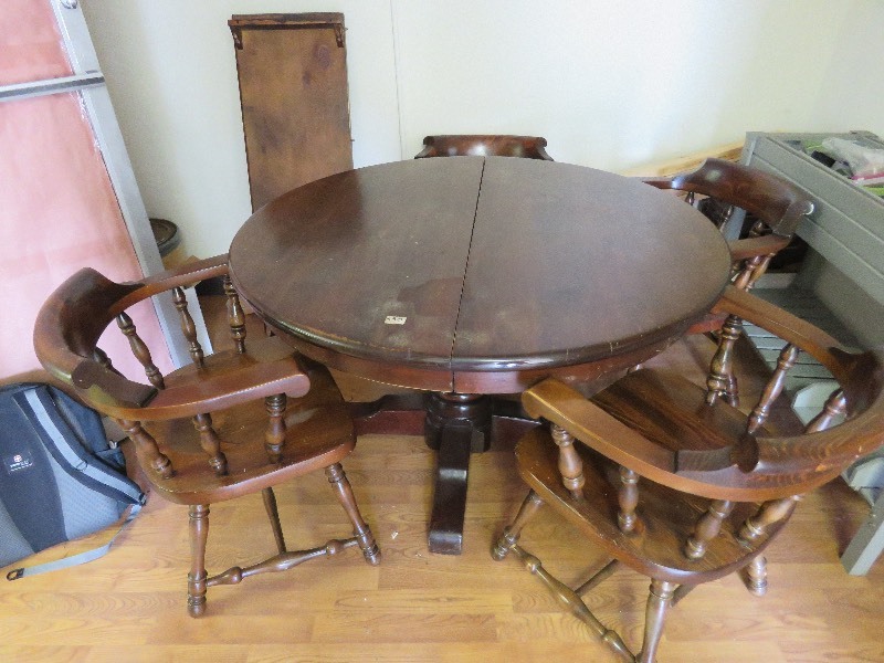 Kitchen Table and 4 Chairs