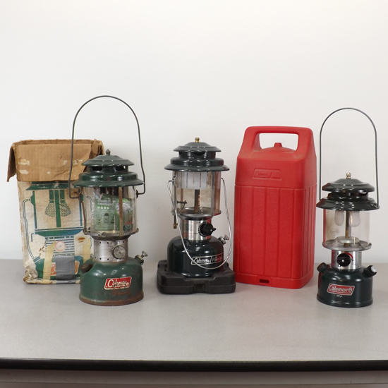 lot 8 image: Lot of 3 Vintage Coleman Lanterns