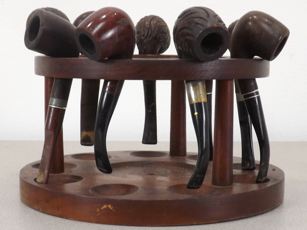 lot 17 image: Lot of Antique & Vintage Carved Wood Pipes on Stand