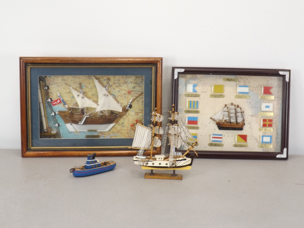 lot 18 image: Lot of Nautical Decor Pieces & Displays