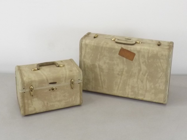 lot 19 image: Vintage Samsonite Luggage Set
