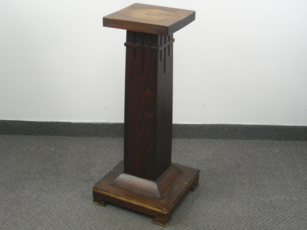 lot 23 image: Antique Oak Arts & Crafts Pedestal Stand