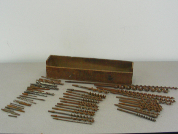 lot 47 image: Large Lot of Antique & Vintage Auger Bits wWood Box