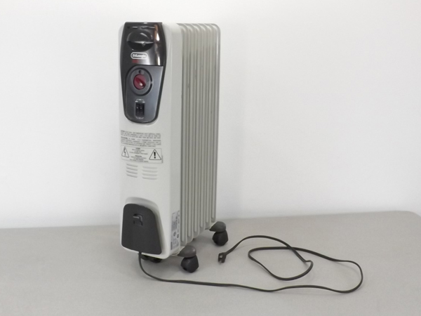 lot 49 image: Working DeLonghi SafeHeat Floor Heater
