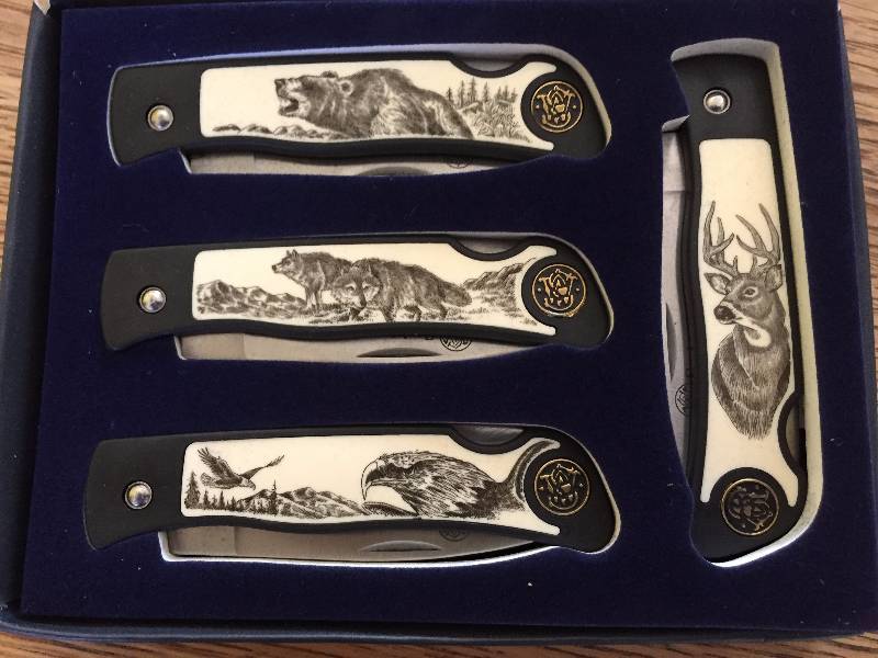 SMITH & WESSON COLLECTIBLE KNIVES