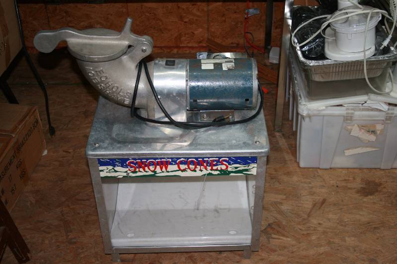 lot 13 image: Sno Cone Machine