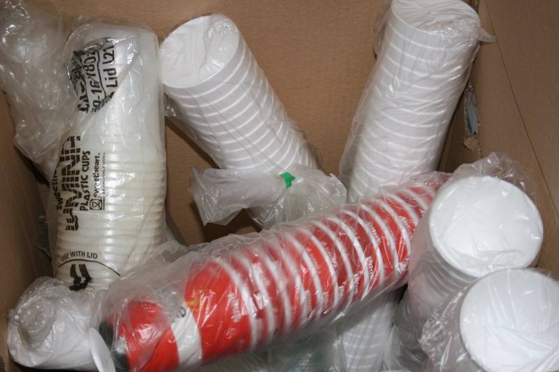 lot 8 image: Large Box to -go cups