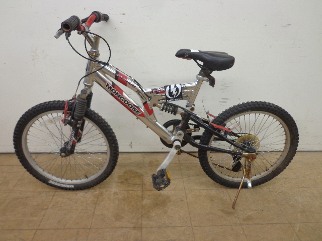 lot 5 image: Mongoose PXR Aluminum 7 Speed Bike
