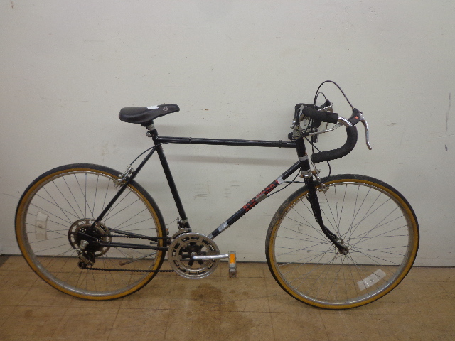 lot 8 image: 10 Speed Ultima Bike