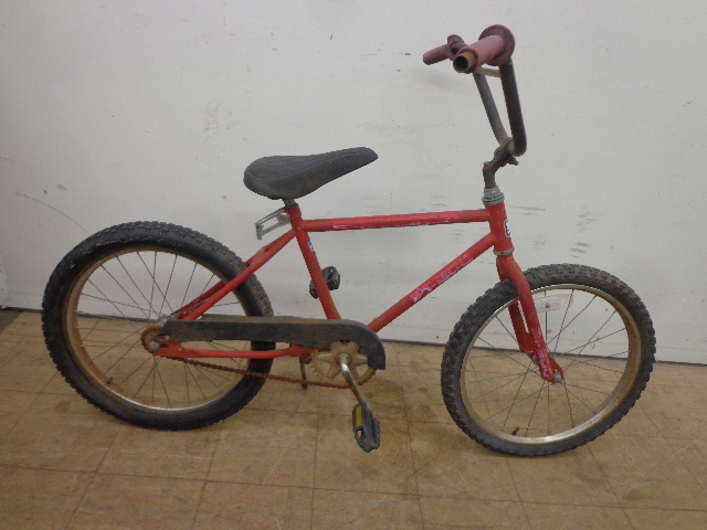 lot 11 image: Red St Racing Bike
