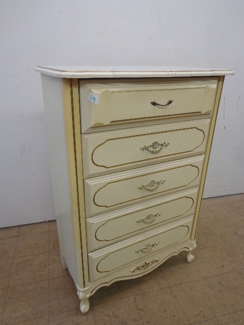 lot 14 image: White 5 Drawer Dresser