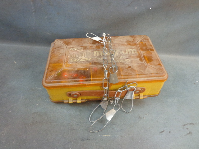 lot 17 image: Fishing Equipment